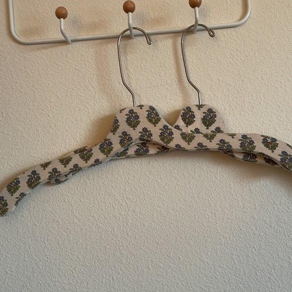 FLASH SALE - Free people hangers - Picture 4 of 4